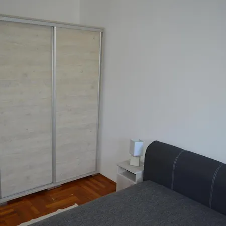 Csepp Nyaralóház Medencével Nyaraló *