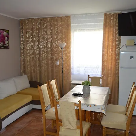 Nyaraló Csepp Nyaralóház Medencével *