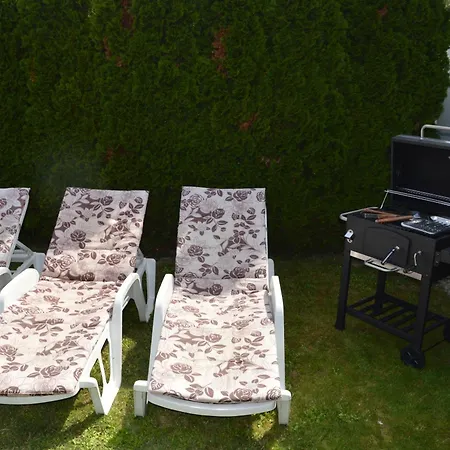 Сasa de vacaciones Csepp Medencével