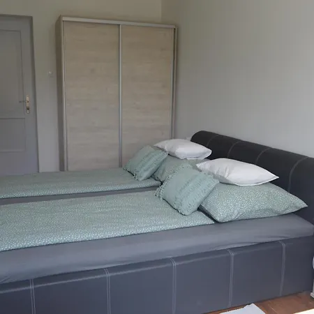 Csepp Nyaralohaz Medencevel بيت للعطل