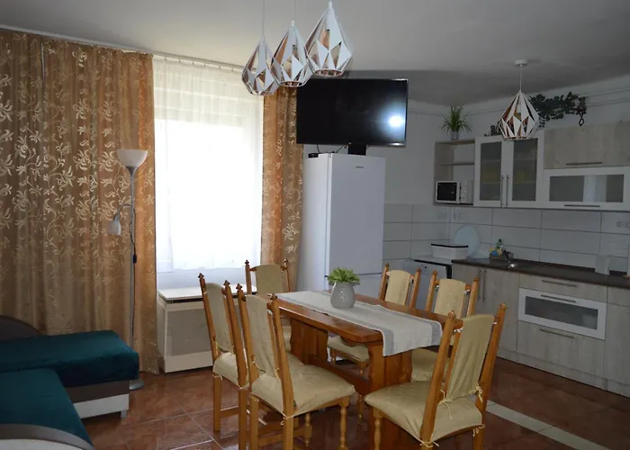 Csepp Nyaralohaz Medencevel Vakantiehuis *